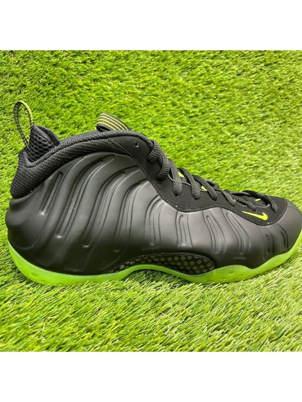 Nike Air Foamposite One Mens Size 10 Black Volt Athletic Running Shoes Sneakers